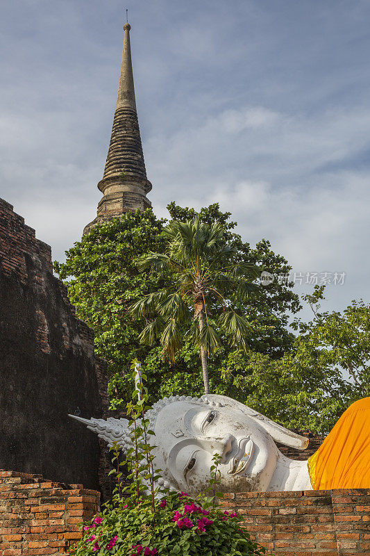 泰国Yai Chaimongkol寺的大卧佛